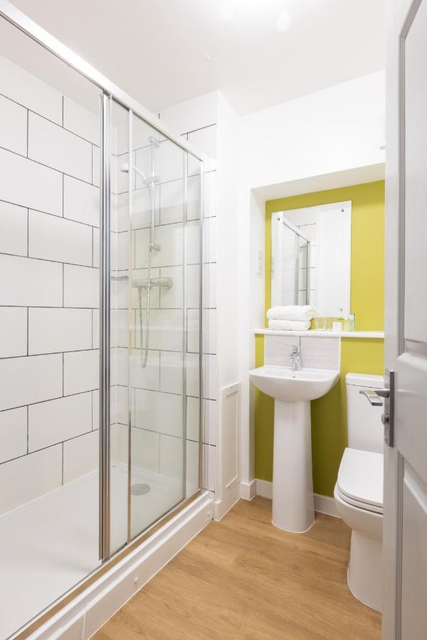 The Broadway Park Hotel Sandown Extérieur photo