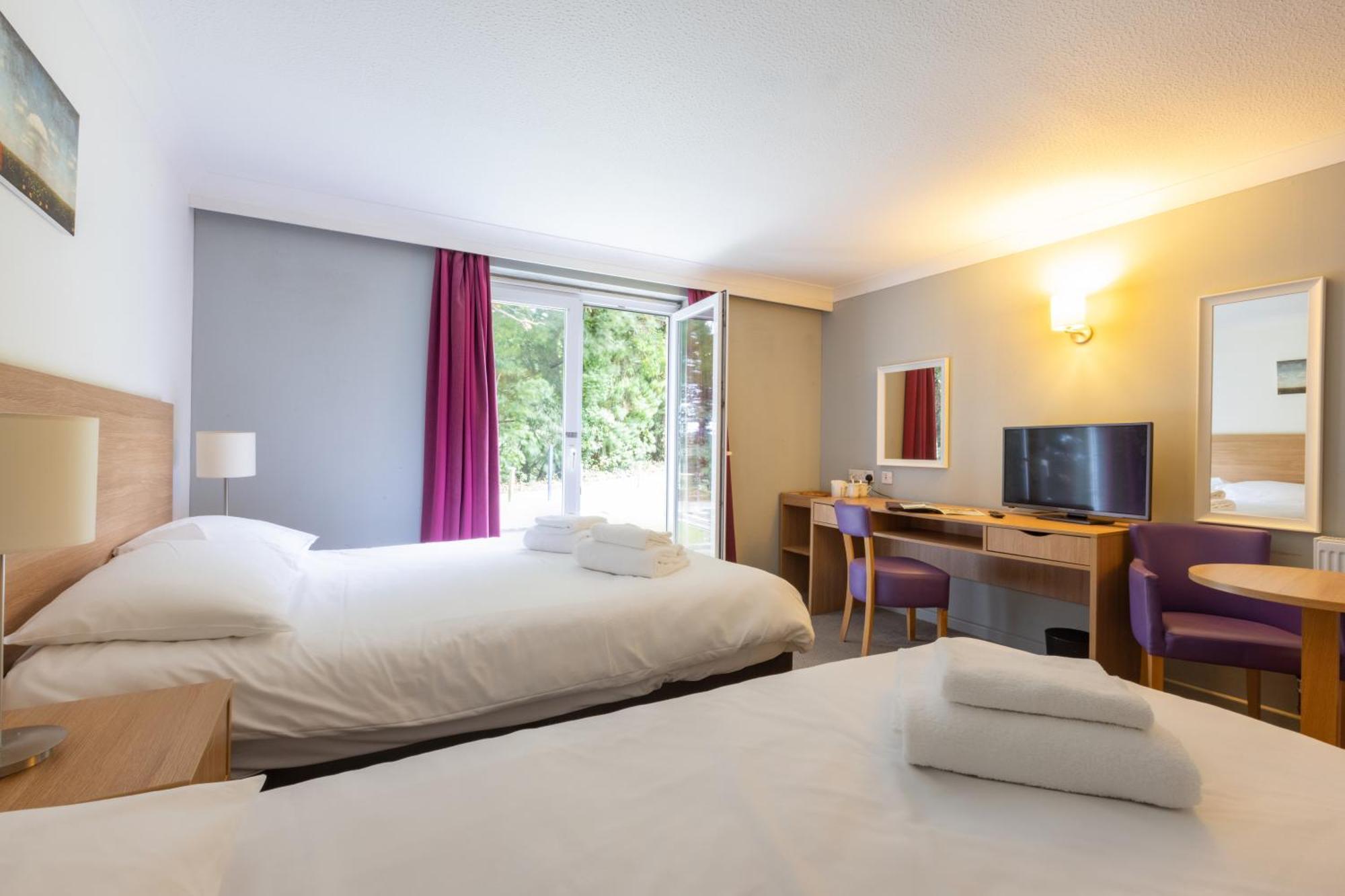 The Broadway Park Hotel Sandown Extérieur photo